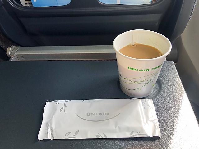 ドリンクとおしぼりが配られました