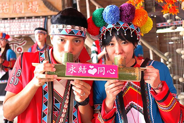 「同心酒」をカップルで一緒に飲み干したあと、