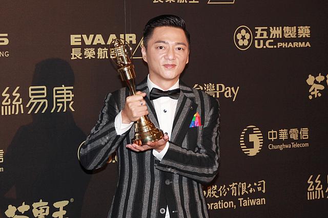 最優秀主演男優賞を受賞した藍葦華。