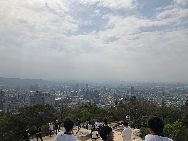 柵などがないので雨の日や小さなお子様は注意が必要ですが、気軽にハイキングできるので、ぜひ登ってみてくださいね！