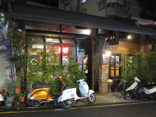 風情あるレトロな赤レンガ造りの外観