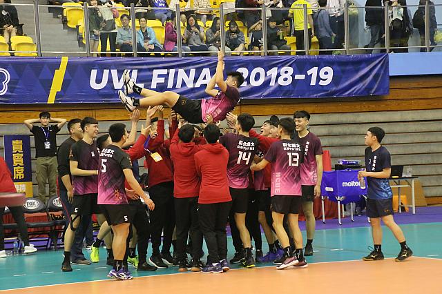 初めての決勝進出をチームメイトの胴上げで祝福しましたが…