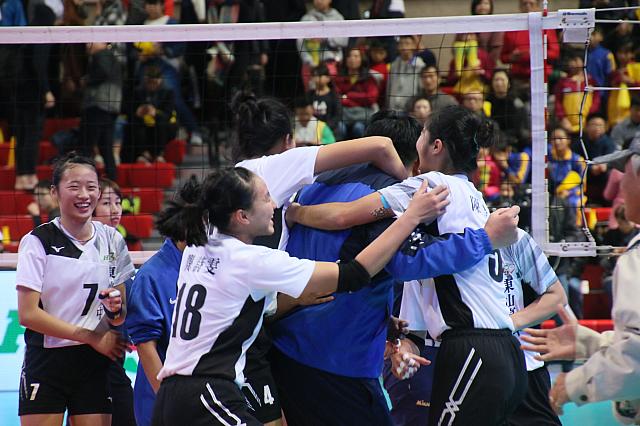 女子決勝の歓喜の瞬間。東山高中は3連覇です。