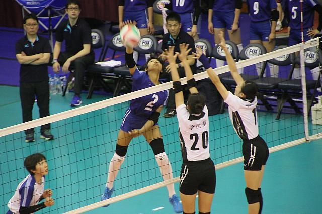 女子の金蘭会VS東山高中より。他の選手よりもパワーがあり、高い打点からの宮部阿芽世選手（2番）のスパイクは、迫力がありました。