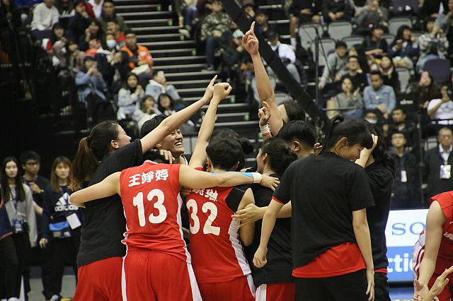 女子決勝の歓喜の瞬間。佛光大學は以前、大神訓章氏（元山形大学監督、元日本代表・大神雄子氏の父）が一時ヘッドコーチを務めていました。
