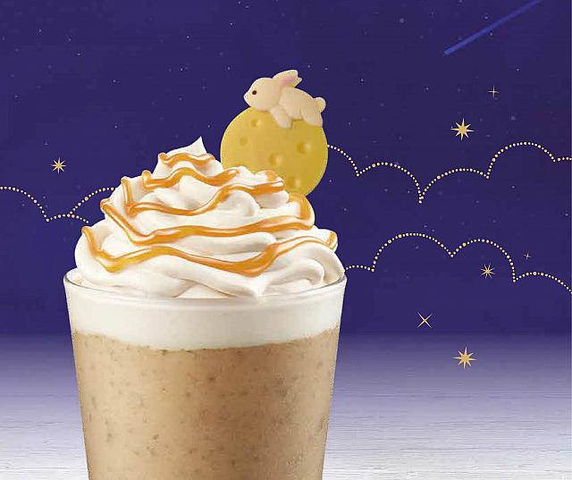 スタバで大杯以上注文した方のみ追加注文可能な「玉兔抱月巧克力風味飾片(15元)」は中秋節気分を手軽に味わえるクッキー！かわゆい♡(～10/1、売り切れ次第終了)<br>写真提供：星巴克咖啡