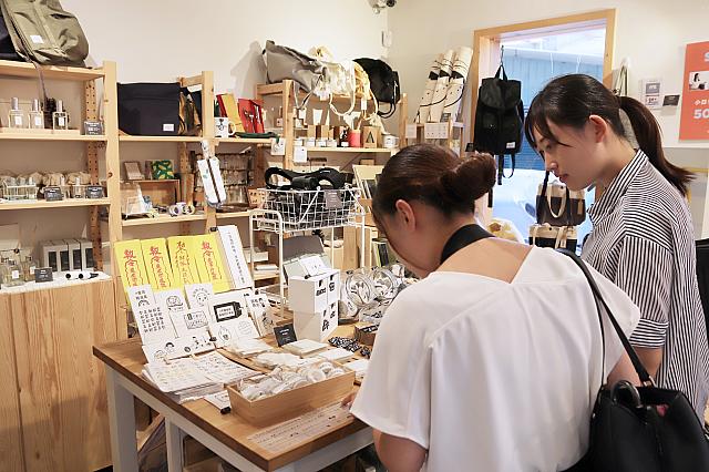 先輩曰く、赤峰街に来たら必ず寄ってしまうのだとか