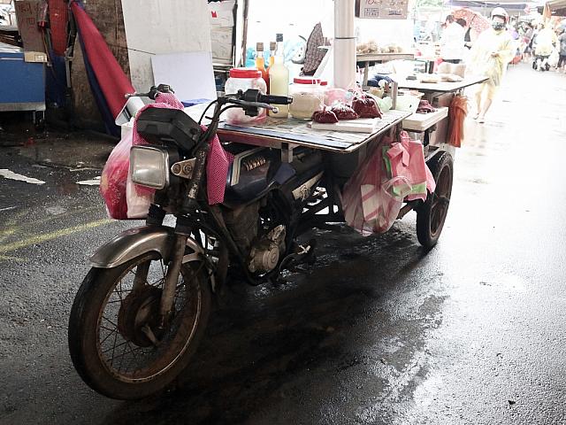 バイクもお店に大変身！