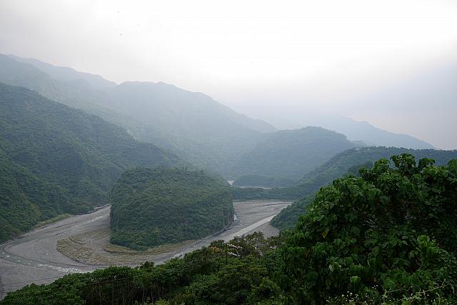 かなり頭でっかちですが確かに中央部分が蛇の頭に見えます