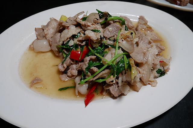 ピリリと胡椒が効いた豚肉の炒め物