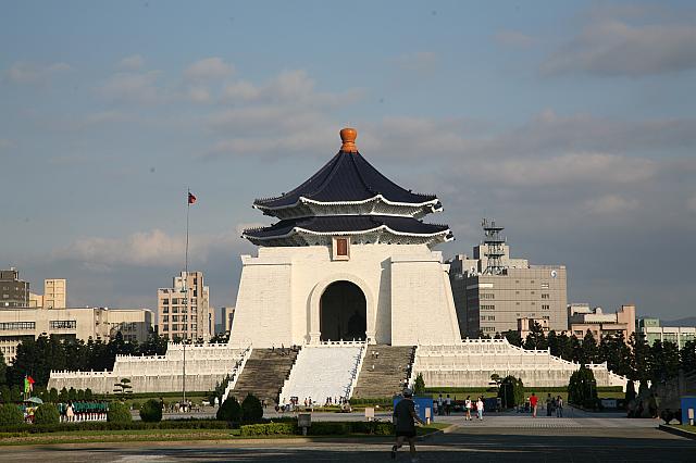 中正紀念堂で衛兵交代を見学しよう！