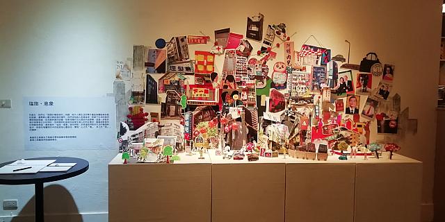 写真や手描きの絵を立体的にコラージュして高雄の街を再現している作品