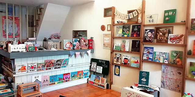 カラフルで楽しそうな絵本がたくさん！