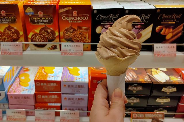 コンビニのソフトクリームもおいしいけれど、私は義美派！よく食べてます。