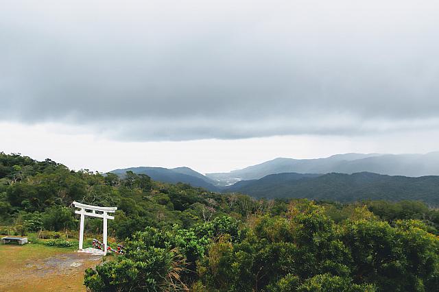 この日は小雨が降っていましたが、晴れると青い空、青い海の絶景が見られます！