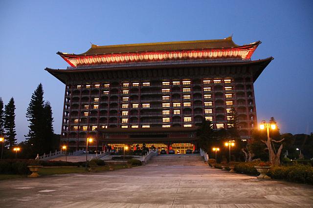 新規感染者数連続ゼロを讃える圓山大飯店の点灯！