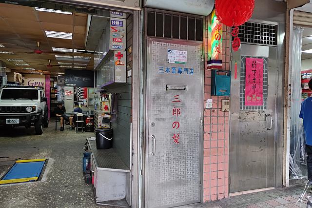 お店は2階にアリ！