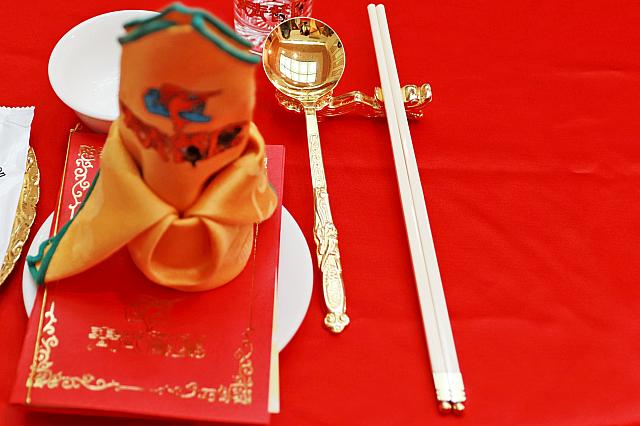 「飲食男女」内で使われていた金色の食器も特別に使わせてもらいました！