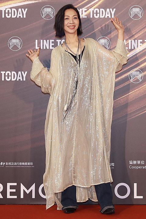 華語アルバム賞、華語女性歌手賞、年度楽曲賞ノミネートの「萬芳(ワン・ファン)」。金曲奨参加は実に8年ぶりの登場
