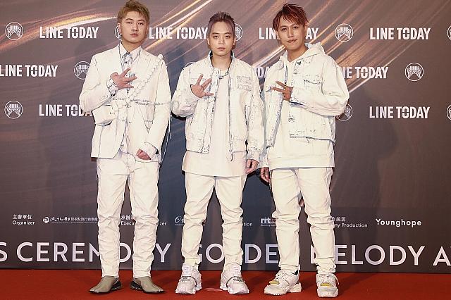 バンド賞ノミネートの「張三李四(Chang and Lee)」。いつもバラバラの衣装を着ているイメージだったのですが、今年は色のトーンを統一。あれ、二人足りない？