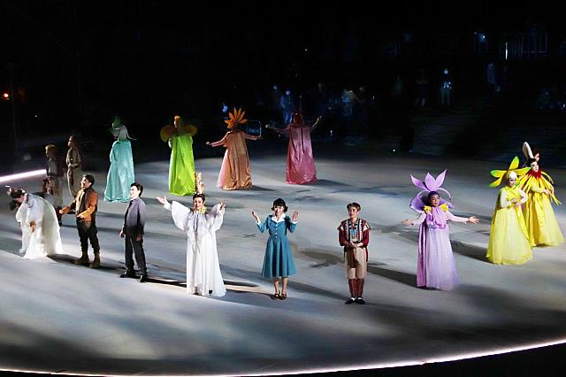 野生蘭たちも揃い、鮮やかなエンディング