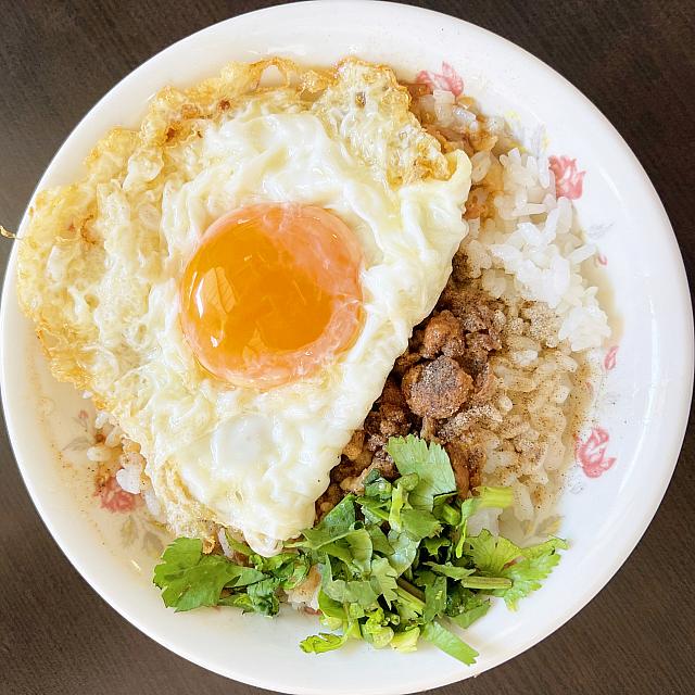 月見肉燥飯