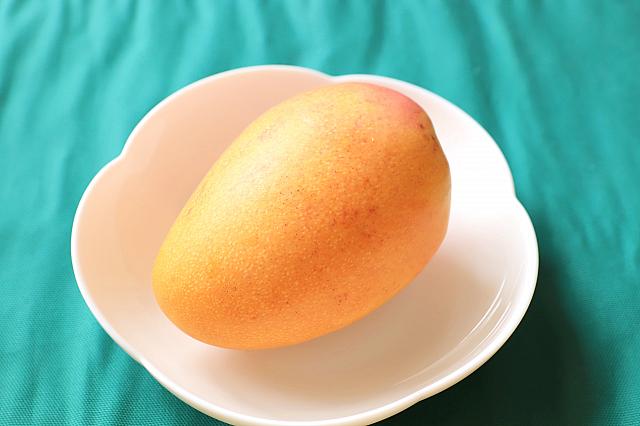 それに続く形で高雄4號が2012年に作られ、「蜜雪芒果(蜜雪マンゴー)」という商品名で販売されているんです。