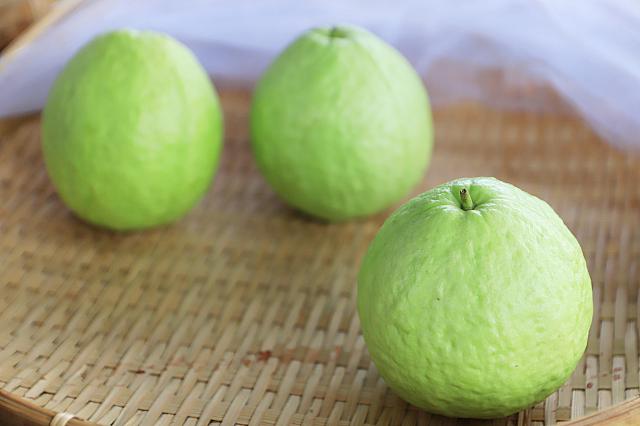 ちなみに「挽菓子Regetseed」が作るグァバ「珍翠芭樂」は、しっかりとした歯ごたえで噛むとパリっとしたいい音が鳴ります。「ASMR」動画を撮ったら良さそう！と思うほどいい音が鳴るんですよ～。