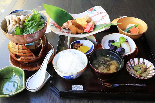 ボリューム満点の和朝食膳