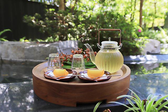 柑橘類のヨウカンと水出し月桃茶が振る舞われます