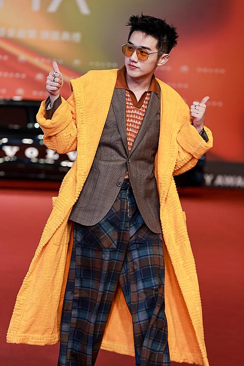 華語アルバム賞、アルバムプロデュース賞ノミネートの「李權哲 (ジェリー・リー)」は異素材の暖色系コーデがニクい