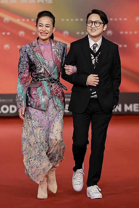 ギタリストの「小池龍平」や映像監督の「二宮宏央」ら日本人ともコラボした『尋找你』で、華語アルバム賞ノミネートの「以莉高露(イリー・カオルー)」