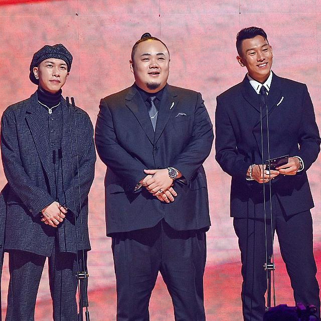 華語男性歌手賞のプレゼンターは「頑童MJ116」。受賞者の「崔健」は残念ながら欠席でした