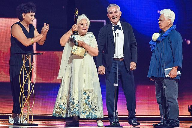 「簡燕春」もアカペラ大サービス。金曲奨は新人賞以外に受賞者パフォーマンスがないので、歌ってくれる率の高い原住民語部門は、ナビが金曲奨で楽しみにしている授賞の一つです