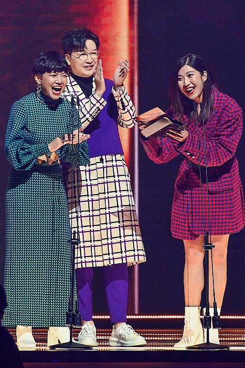 プレゼンターの「春麵樂隊」は、ほぼ客家語で挨拶