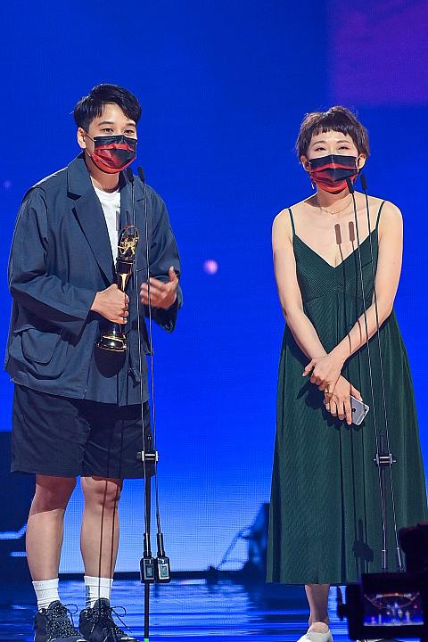 レッドカーペット登場時、司会者から「ガンバッテネ(甘吧爹ㄋㄟ)」と連呼されていました