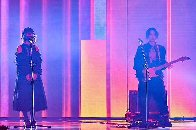 新人賞受賞者は金曲獎の舞台で生歌を披露します。その歌声、世界観に一気に引き込まれます！