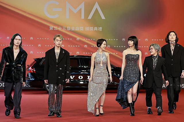 「内なる探求」を意味する『Into Innerverse』というアルバムでバンド賞ノミネートの「I Mean Us」