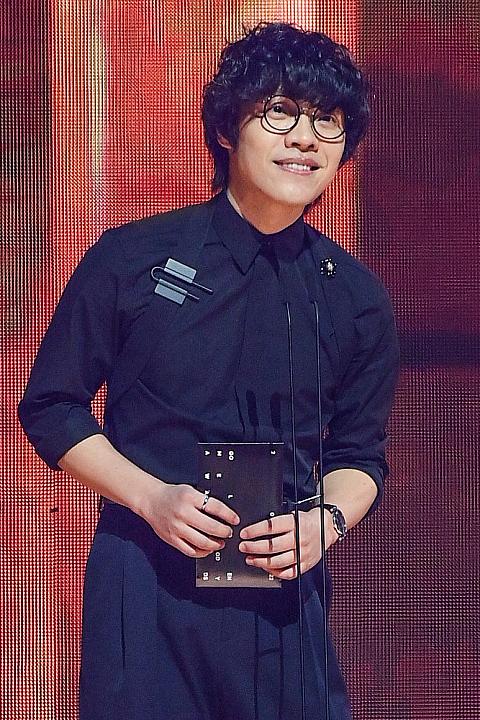 ノミネート、パフォーマンス、プレゼンターと一人三役。大忙しの「盧廣仲」