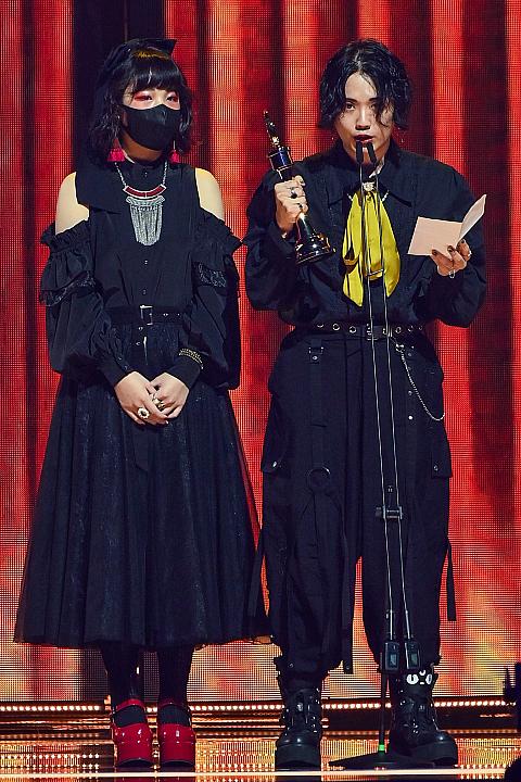 アミ族出身というメインボーカルの「夏子」は、アミ語と日本語の歌詞を担当