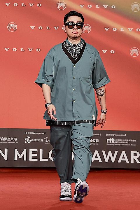 フィーチャリングした「ØZI」の「跑馬燈 DEATH TRIP」で年度楽曲賞とシングルプロデュース賞ノミネートの蛋堡こと「杜振熙」