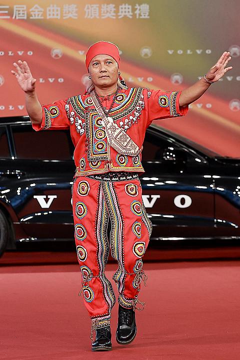 ボーカルグループ賞ノミネート、「新寶島康樂隊」の一人排灣族(パイワン族)の「陳世隆」