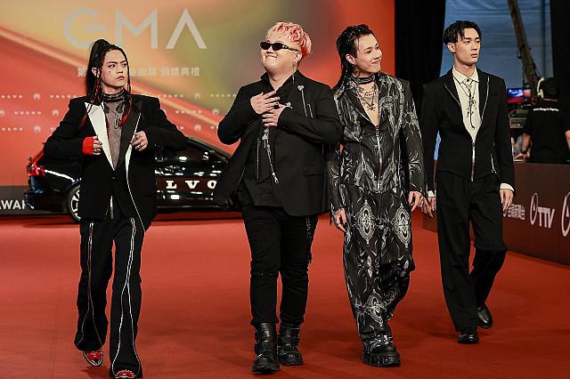 3度目のバンド賞ノミネートとなる「TRASH」は、全員赤い下着を着用して今日に臨んだそう