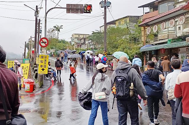 十分駅近くの幹線道路沿いで下車しました