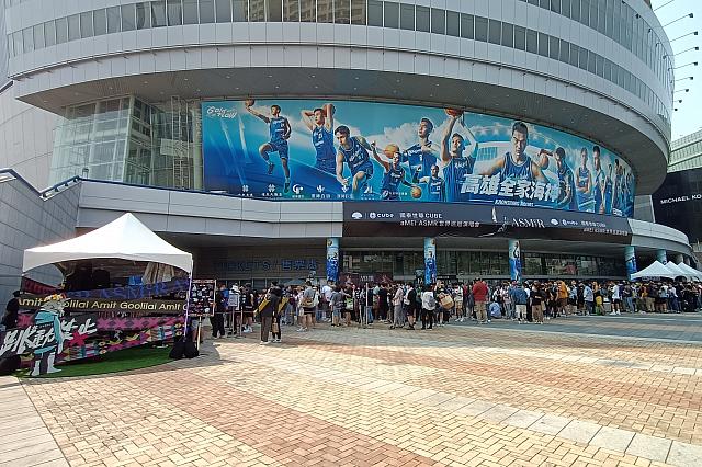グッズ売り場に到着したらこんなことに……。「阿妹」ファンの熱気に驚いてしまったナビ
