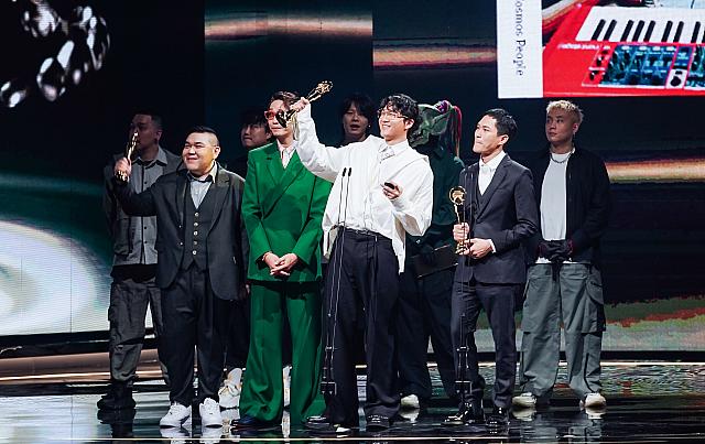 金曲賞前から受賞したいんだ！という思いが溢れていたので、それが実ってナビも嬉しい!!(画像提供：台視)