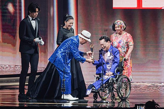 いつも支えてくれる妻と一緒の阿吉仔