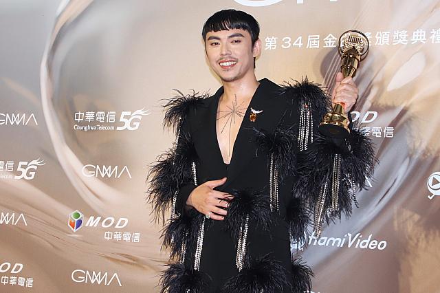 内なる声が受賞の決め手となった、HUSH