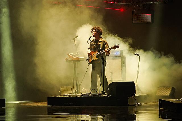 ベース・新井和輝