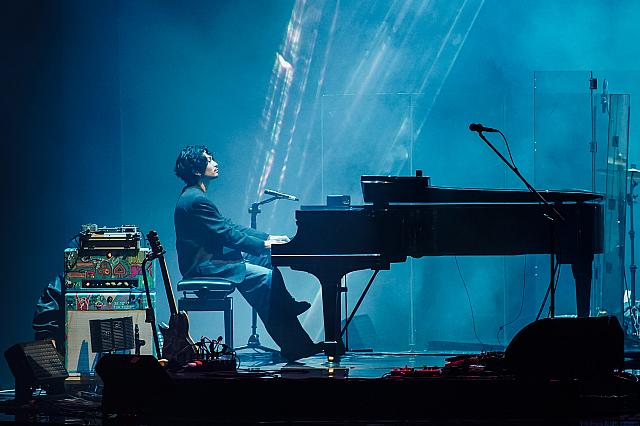 ピアノとギターを披露してくれた常田大希